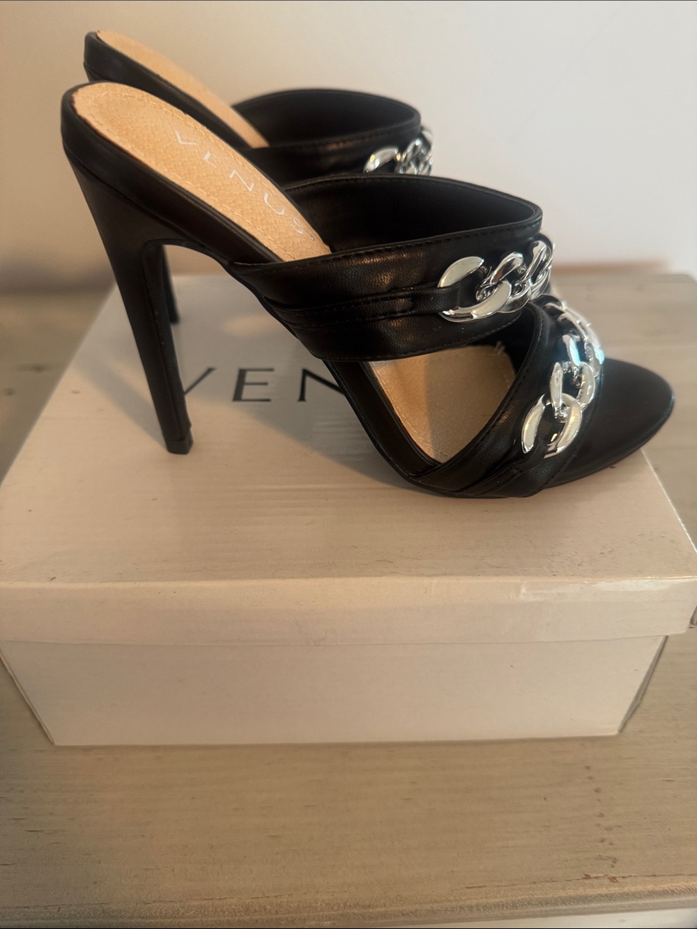 🖤 BRAND NEW!! Black Slide Mules with Silver Chain Accents🖤 - Picture 4 of 8